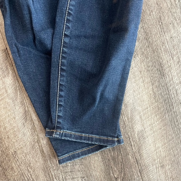 TORRID Jegging Skinny Super Soft High-Rise Deconstructed Jeans - Picture 10 of 12